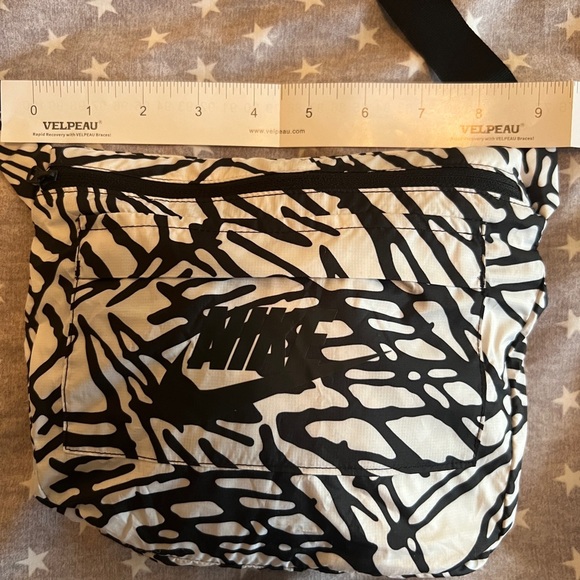 Nike 1/4 zip packable windbreaker - black/white pattern size XS - Picture 6 of 9